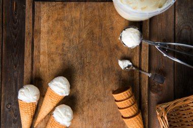 Vanilyalı dondurma. 