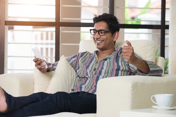 Casual indian man with smartphone — Stock Photo, Image