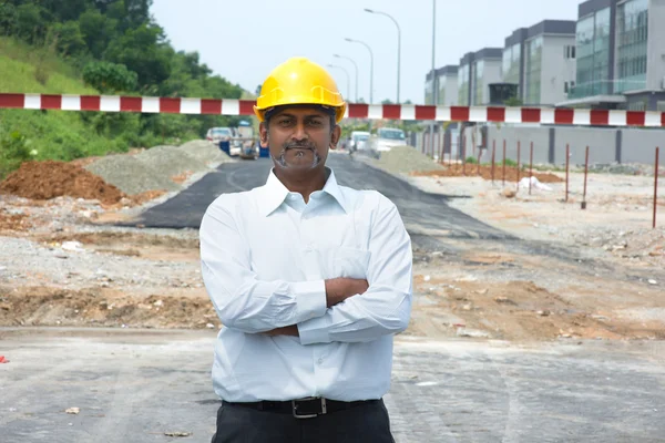 Indischer Bauarbeiter auf der Baustelle — Stockfoto