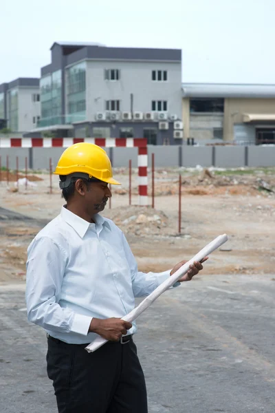 Trabajador indio de la construcción en el sitio — Foto de Stock