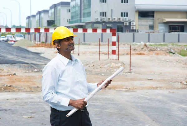 Trabajador indio de la construcción en el sitio — Foto de Stock