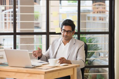 stres Hintli işadamı arıyor