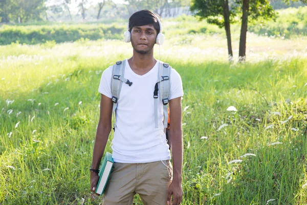 Indiase mannelijke college student — Stockfoto