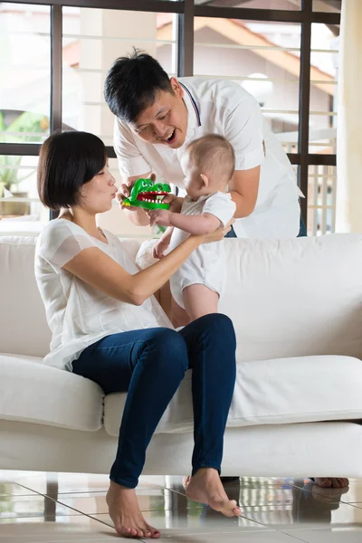 Asian parents playing with baby — Stock Photo, Image