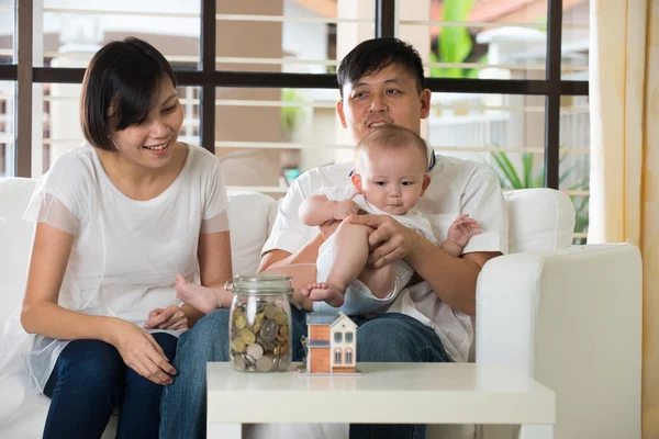 Asiatiska föräldrar med utbildning koncept — Stockfoto