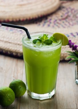 ambarella suyu, popüler taze içki 