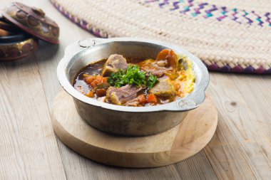 Kuzu Saltah, popüler Arap gıda