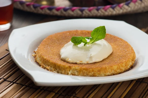 Kunafa, hagyományos arab desszert — Stock Fotó