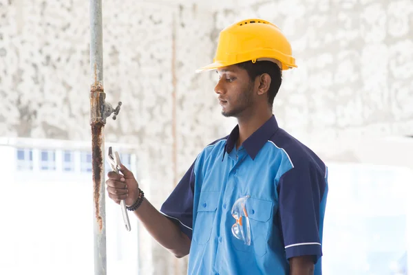 Indian male plumber — Stock Photo, Image