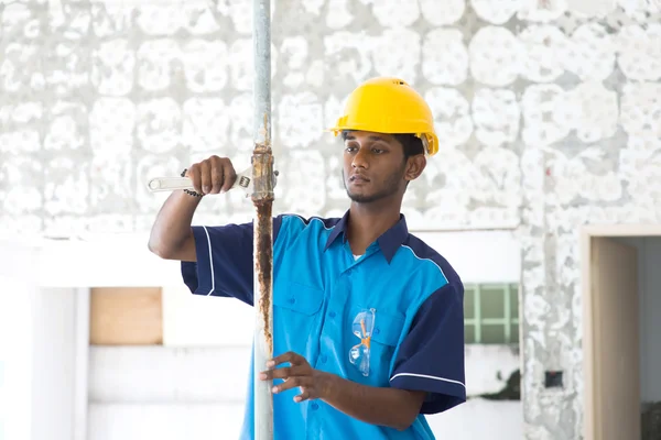 Indian male plumber — Stock Photo, Image