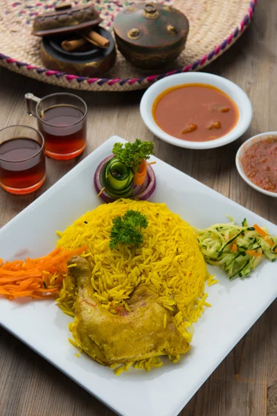 Mandi de frango, arroz árabe popular — Fotografia de Stock