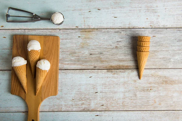 Hazırlık, görünümü top vanilyalı dondurma — Stok fotoğraf