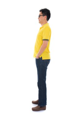 Casual Asyalı erkek yan yol