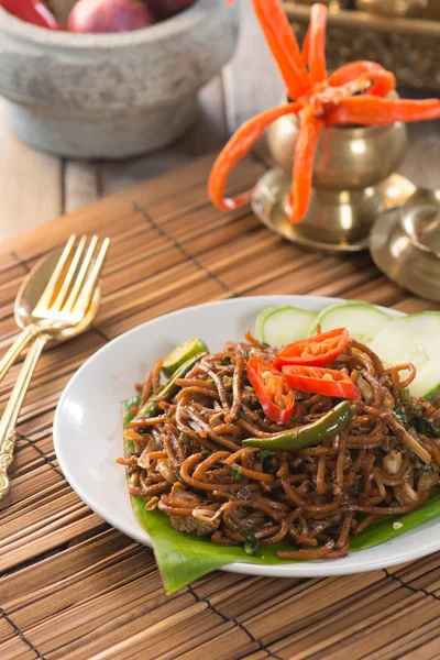 Fideos fritos asiáticos picantes —  Fotos de Stock