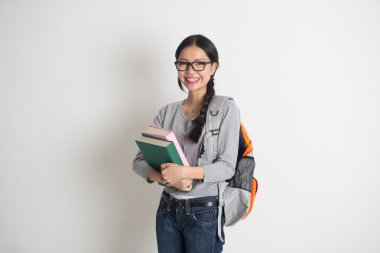 Asyalı üniversiteli kız bir kitap