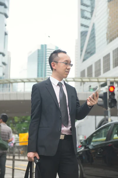 Businessman in busy central district — Stock Photo, Image