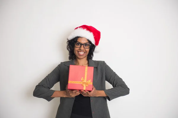 Donna con confezione regalo — Foto Stock