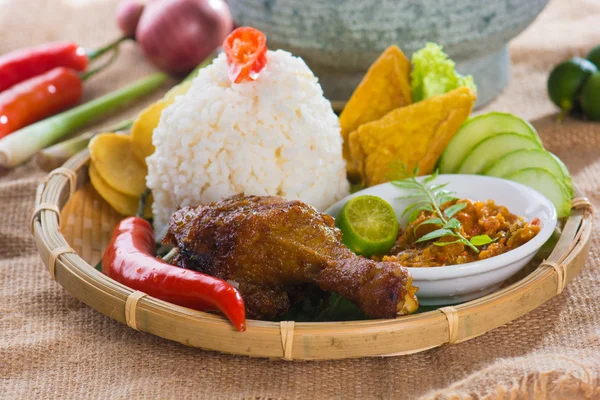 Fried chicken rice — Stock Photo, Image