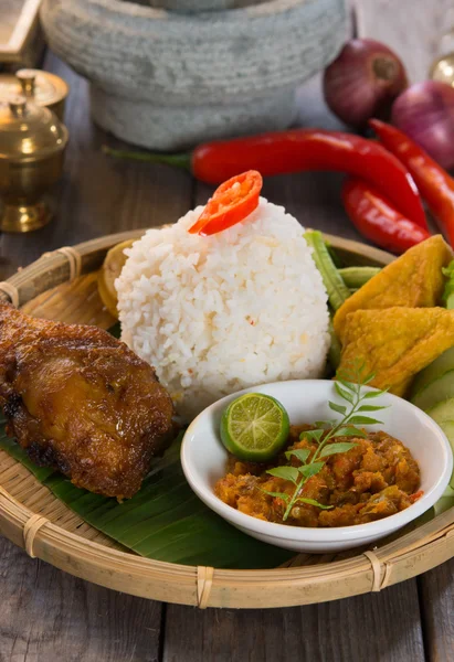 Nasi ayam goreng — Stok Foto