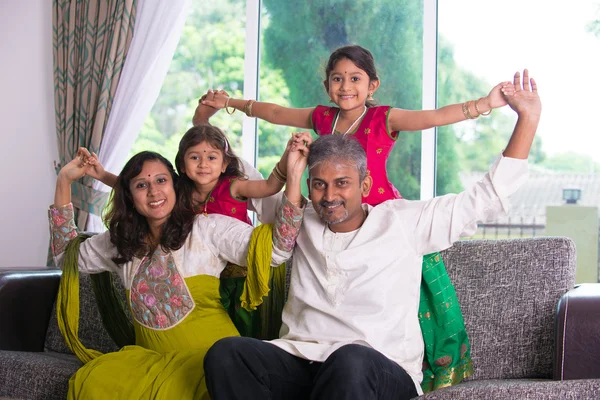 Famille indienne à la maison Images De Stock Libres De Droits