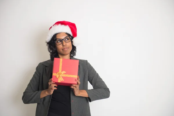 Mujer abriendo un regalo —  Fotos de Stock