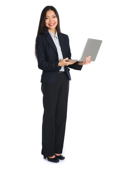商业女性在笔记本电脑上 — 图库照片