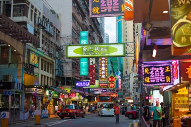 gece hong Kong sokak görünümü