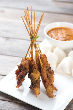 Satay köri sosu ile
