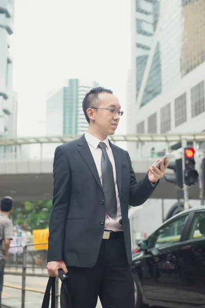 Businessman in busy central district — Stock Photo, Image