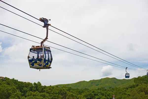 Kolejka linowa na wyspie Lantau — Zdjęcie stockowe