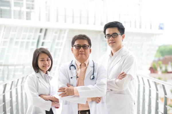 Equipe médica asiática de médicos — Fotografia de Stock