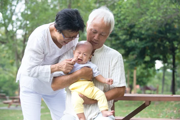 Grandparents playing with baby grandson — Stock Photo, Image