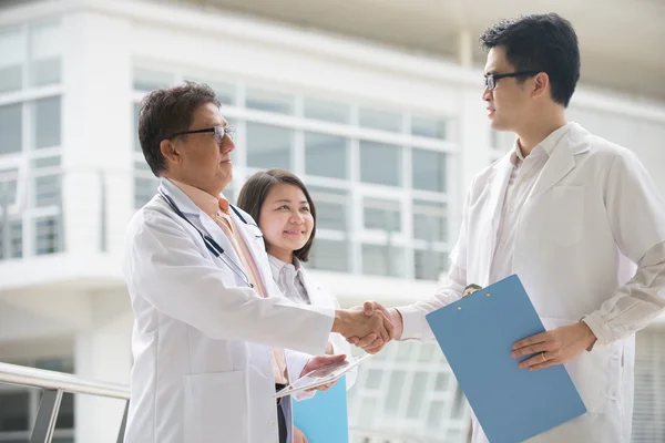 Asiatique équipe médicale de médecins Photo De Stock