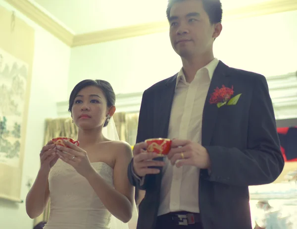 중국 커플 결혼식 기도 — 스톡 사진