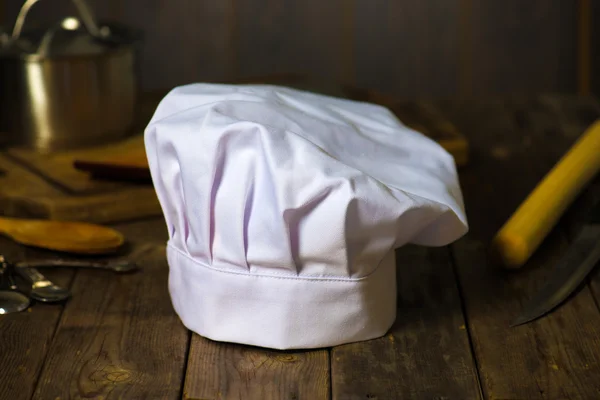 Шляпа шеф-повара с кухней — стоковое фото