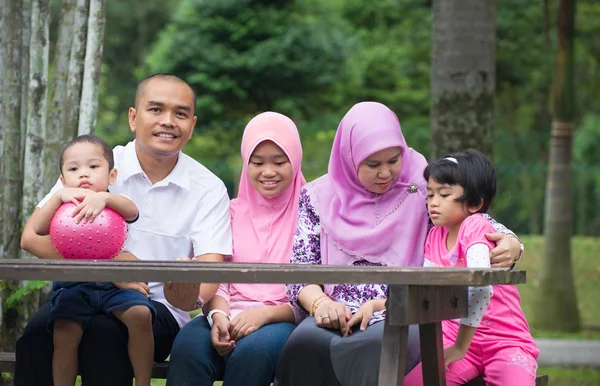 Happy Malay Asian Family — Stock Photo, Image