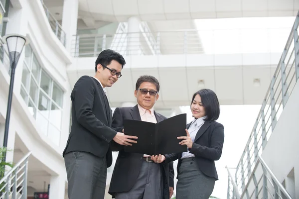 Asian busines team meeting — Stock Photo, Image