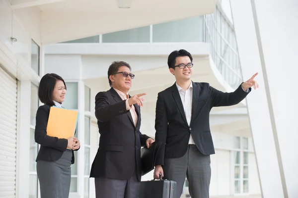 Reunión de equipo de empresas asiáticas — Foto de Stock