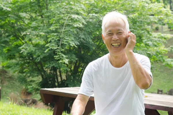 Zdrowy senior azjatyckiej człowiek — Zdjęcie stockowe