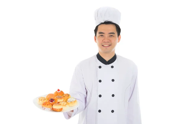 Chef chinês masculino segurando alimentos — Fotografia de Stock