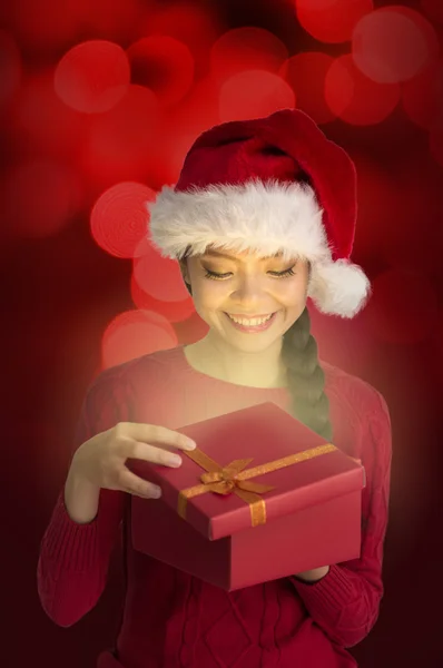 Asiatico ragazza apertura regalo di Natale — Foto Stock