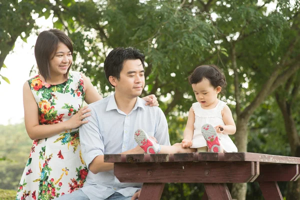 Happy Asian Family — Stock Photo, Image