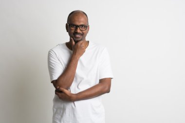 Casual Hintli erkek düşünme