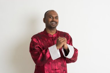 Çin giysileri ile Hint erkek