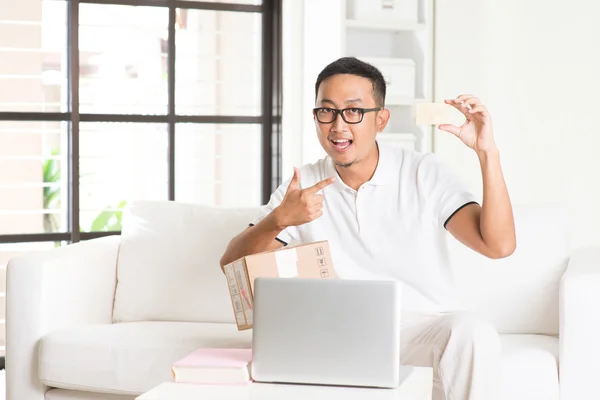 Online shopping with credit card — Stock Photo, Image