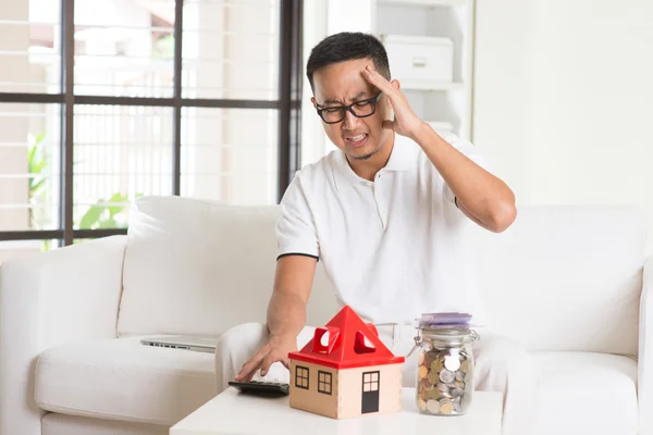 Ásia masculino e casa empréstimo — Fotografia de Stock