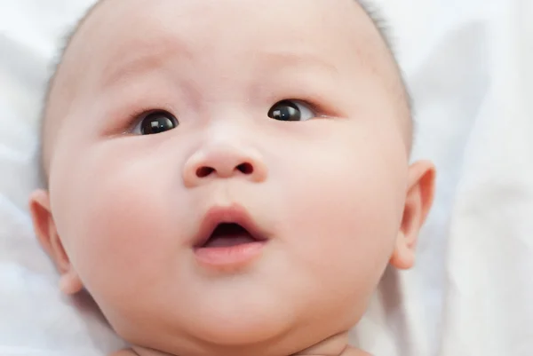 Asiático bebê sorrindo — Fotografia de Stock