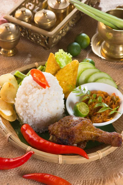 Nasi ayam Indonesia — Stok Foto