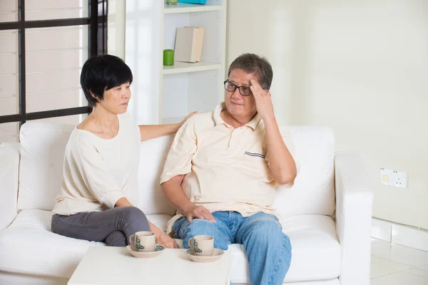 Asian senior couple having headache — Stock Photo, Image