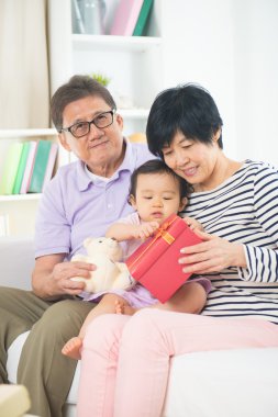 Çocuk Noel Kutlamaları ile büyük veliler